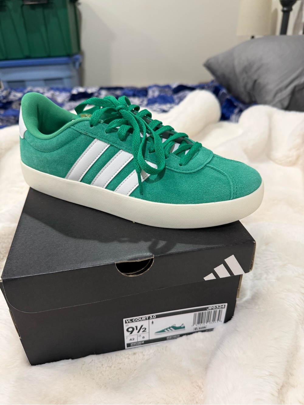 adidas women’s NEW in box Suede Sneaker in Green and White